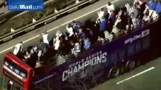 Cubs fans turn out in droves for victory parade in Chicago