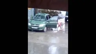 Машина в луже