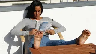 Nora - Relaxing Barefoot Outdoors