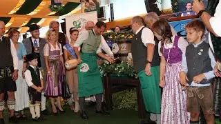 O’zapft is mit 4 Schlägen: Rosenheimer Herbstfest 2022 eröffnet