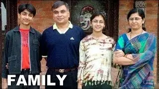 Sriti Jha Family Photos - Father, Mother, Brother & Sister