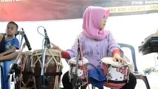 Lagu Jaran Goyang Diiringi Penabuh Gendang Cewek Cantik Berhijab Mantap