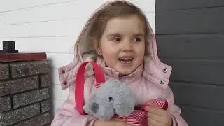 Эва і песик Джосс на прогулянці