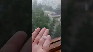 Літній дощ з градом у Києві ⛈