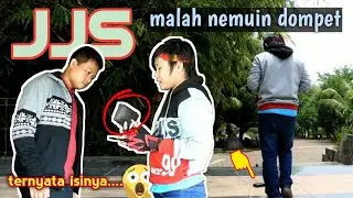 Apakah kalian akan melakukan hal yang sama jika menemukan dompet di jalan..?