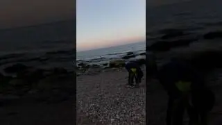 Посмотрите это видео и вы узнаете интересную постройку у берега моря.