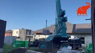 Подача кирпича на плиту перекрытия