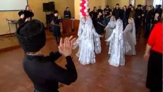 М.Ташаева и ансамбль