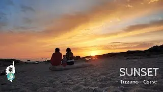 Seuls sur la plage jusqu'au sunset
