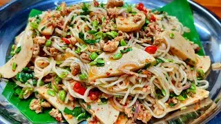 #ยำขนมจีนหมูสับใส่หมูยอ ใส่เม็ดกระถิ่นด้วยนะ พูดได้คำเดียว 