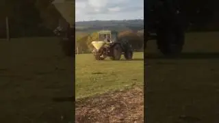 Spreading a little bit of fertilizer  (John deere 2140)