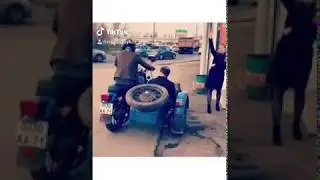 Мотоцикл Урал в городе, песня синий платочек, ретро. 2020