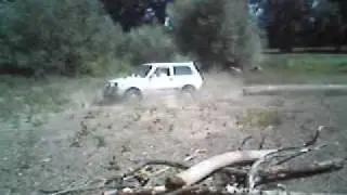 Нива и бревно.avi