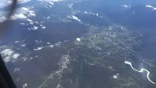 Pemandangan Udara Danau Paniai, Tigi, Tage. Danau di atas pegunungan Papua