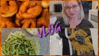 ВЗБУДОРАЖИЛИ КАНАЛ . ДВА САЛАТА С КОПЧЁНОЙ КУРИЦЕЙ . НАПЕКЛА КРЕПЛИ . Temu
