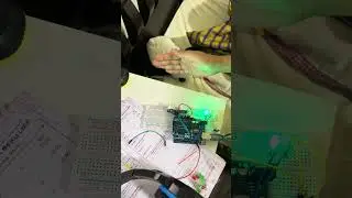 arduino distance detector   red if too near, green safe distance 25 august 2022