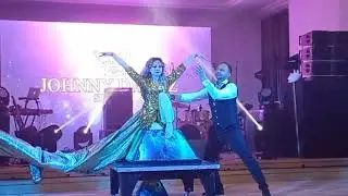 Иллюзион "Прокалывание пиками сразу 2х артисток. Пирамида". illusion Show Johnny Daggz