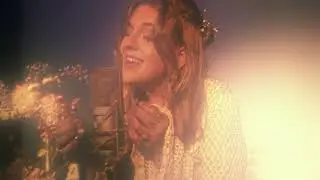 Vicki Brittle - Sweet Melody (Live Acoustic Performance)