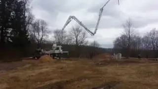 Пришел бетононасос. Ждем машину с бетоном