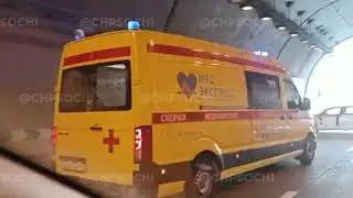 В Сочи две иномарки столкнулись при выезде из тоннеля на Дублере Курортного проспекта