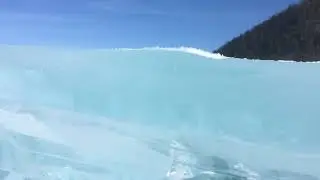 Прозрачный лед Байкала