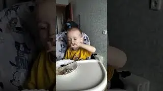 Когда ребенок плохо ест.. Пытаешься его накормить.