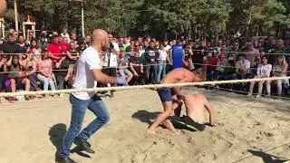 Стрелка. Курск. Боксер нокаутировал уличного бойца