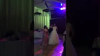 En la boda de mi hermana bailamos el trend de @sebastianlinaresalcala 😅✨ #trend #fyp #viral #dance