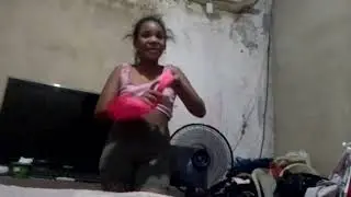 Oi meus amores vem comigo mostrando todas as roupas que ganhei*não só roupas velhas não tá beijos 😸