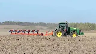 FENDT 933 VARIO ,2  JOHN DEERE 8285R ,JOHN DEERE 8295R c  плугами  LEMKEN, KUHN на вспашке.