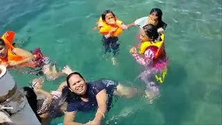 Di marunong lumangoy kya gilid lng 🤣