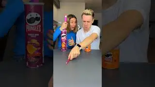 He unluckily won only small sweets when playing with girlfriend 😂🤪