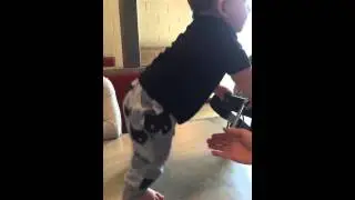 10 month old baby twerking 😂 (ice cube - you can do it)