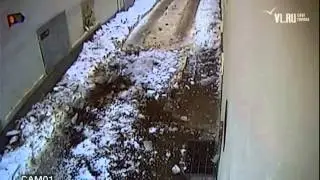 Lucky Family Almost Get Annihilated When Snow and Ice Fall Off Roof