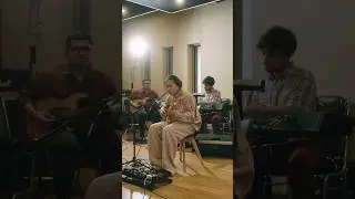Sudah dengar single terbaru saya? 