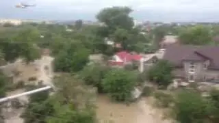 Наводнение . Спасение человека МЧС.