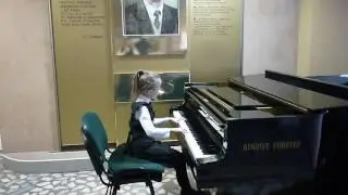 Копия видео "Таня 2 класс исполняет Маленькую прелюдию Баха"