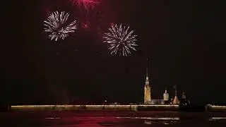 Фейерверк с пляжа Петропавловской крепости