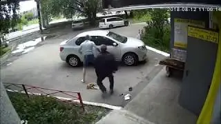 ДРАКА!!! ПЬЯНЫЕ РУССКИЕ  МУЖИКИ ОПЯТЬ УСТРОИЛИ МОРТАЛ КОМБАТ