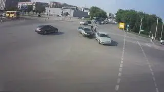 "РАЗБОРКИ НА ДОРОГАХ" г.Караганда пересечение Муканова-Республики 07.07.2016