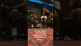 Rezando antes del ensayo 🔥