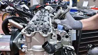 BMW K 1600 Adjusting valve clearances