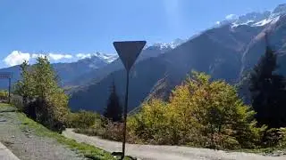 Сванетия, Грузия. Дорога на Местию, горы и река Ингури