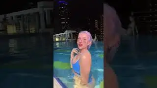 Миа Бойка в бассейне 💕