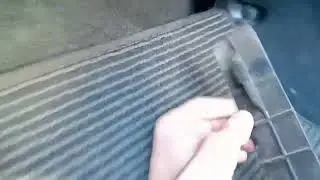 Где находится салонный фильтр Nissan NV200?
