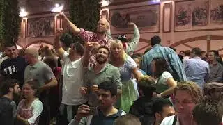 Oktoberfest 2017 - Hofbrau Festzelt -  Don't Stop Believing