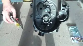 Assembling the 139 QMB scooter's variator cover