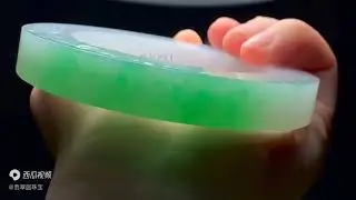 這樣的綠色這樣的水頭就是夏天的一抹清涼，來直播間尋更多美鐲#天然緬甸翡翠#翡翠手镯#珠宝首饰