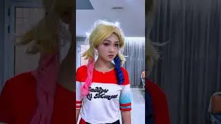 Harley Quinn kisses the Joker