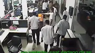 Взрыв планшета в офисе